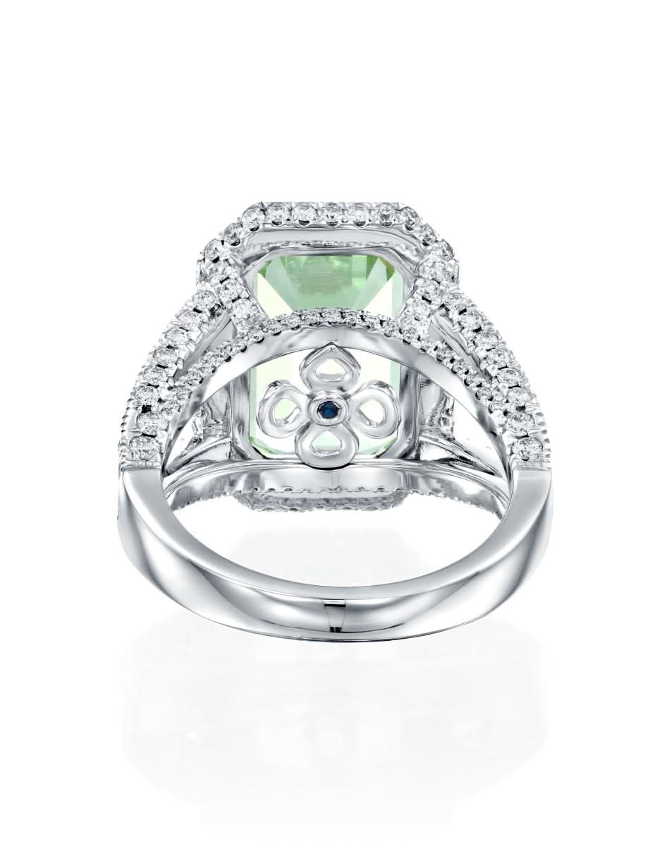 color: White Gold