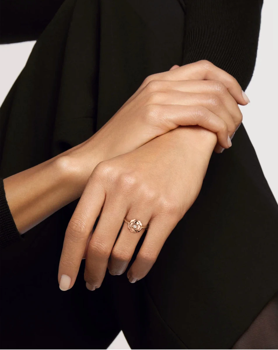 color: Rose Gold