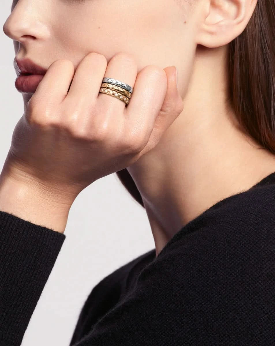color: White Gold