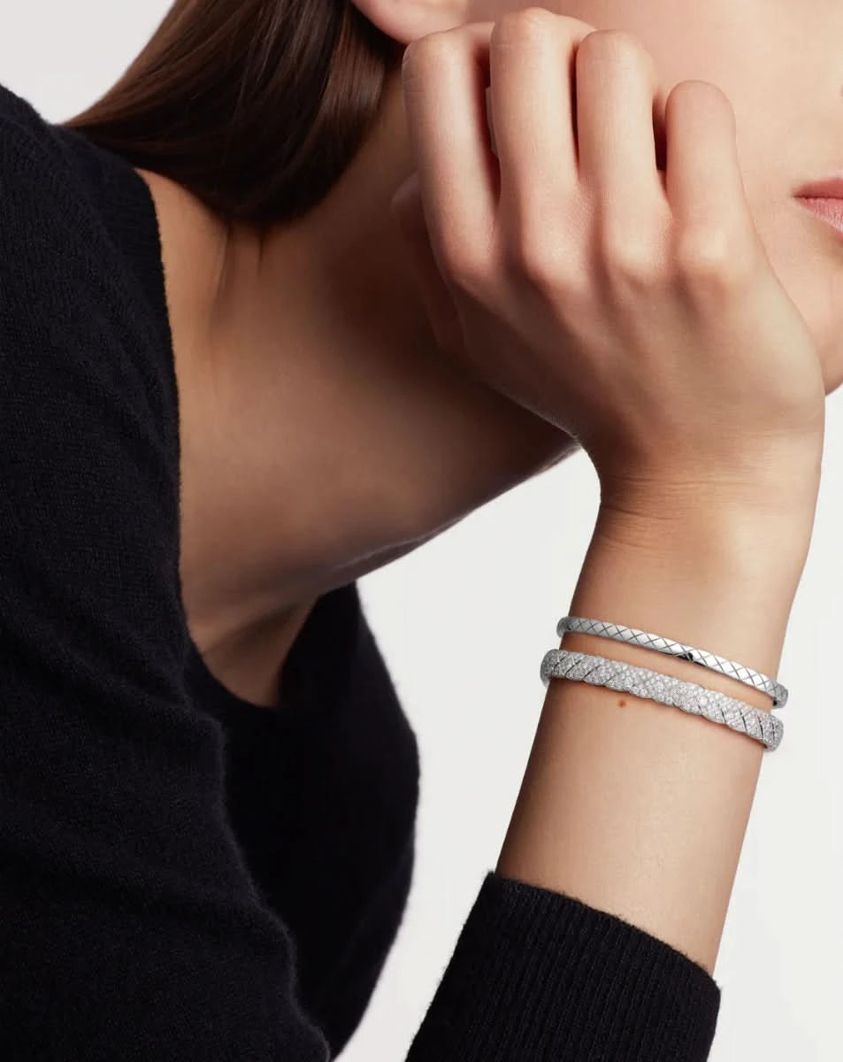 color: White Gold