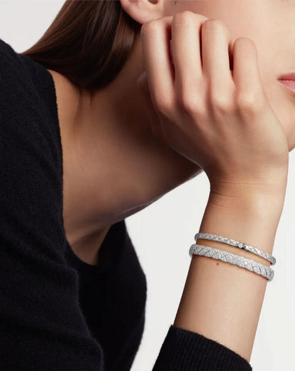 color: White Gold