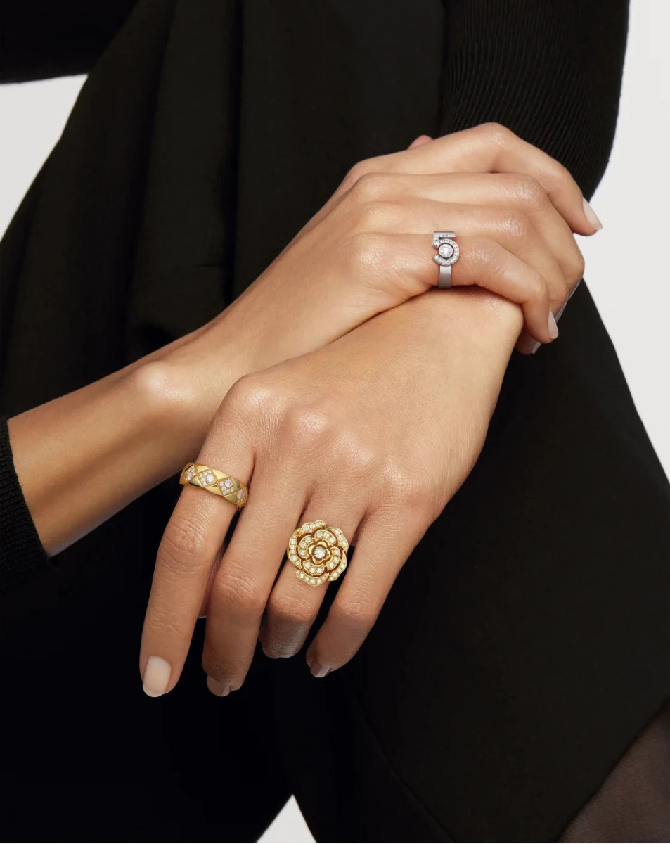 color: White Gold