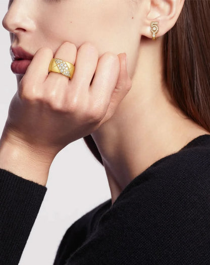 color: Yellow Gold