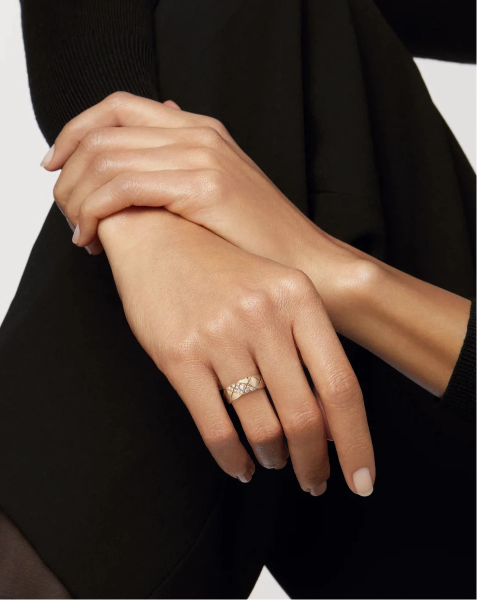 color: Beige Gold