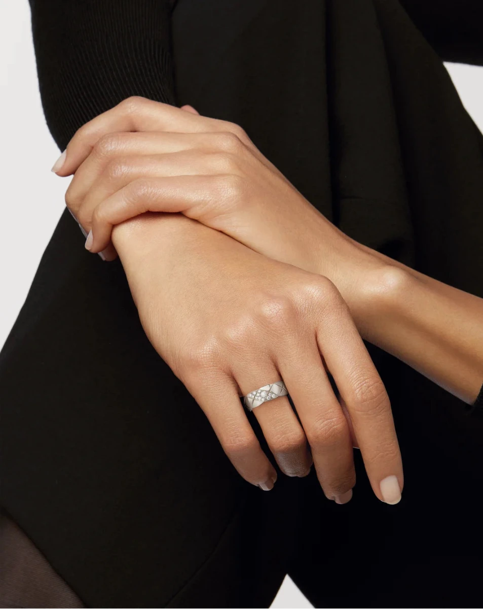 color: White Gold