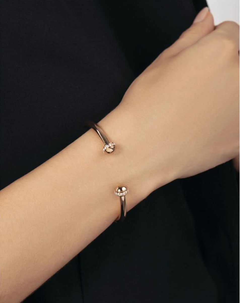 color: Rose Gold