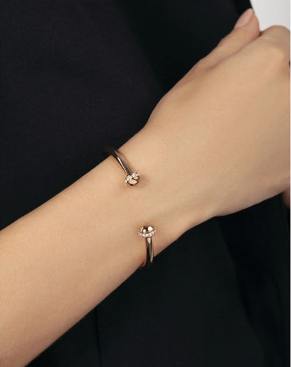 color: Rose Gold