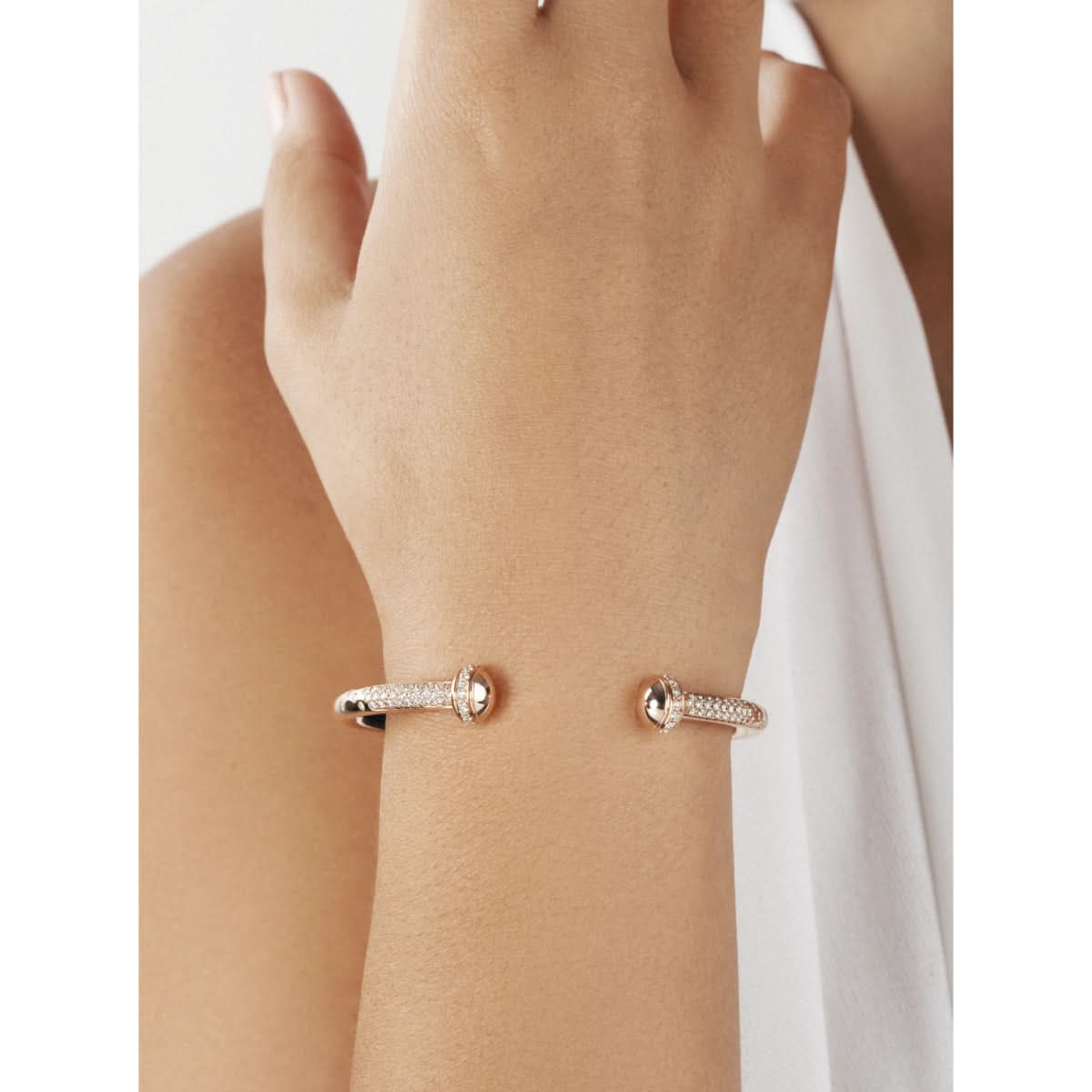 color: Rose Gold