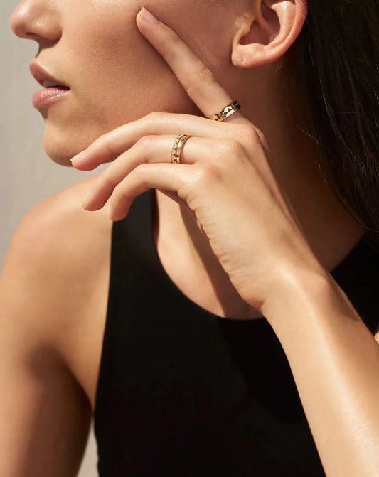 Akillis ring set with diamonds in yellow gold