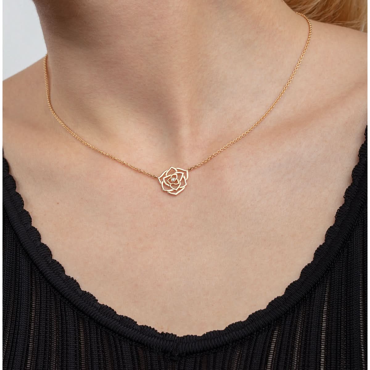 color: Rose Gold