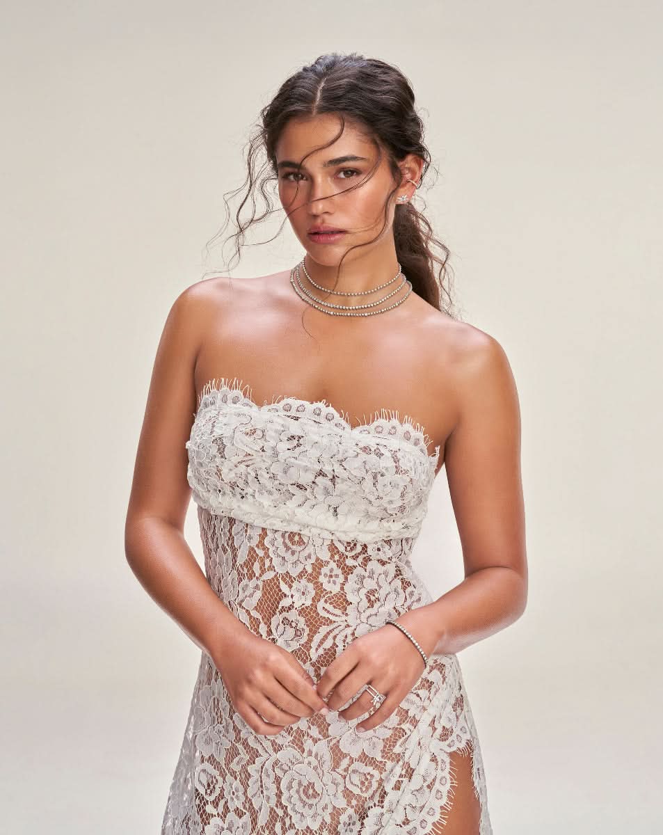 color:  White Gold; 