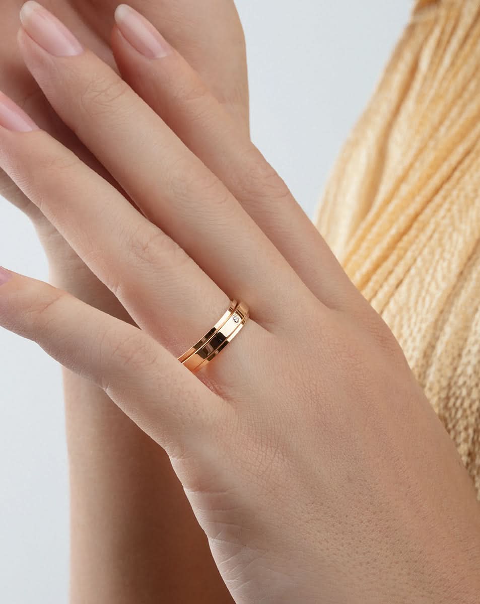 color: Rose Gold