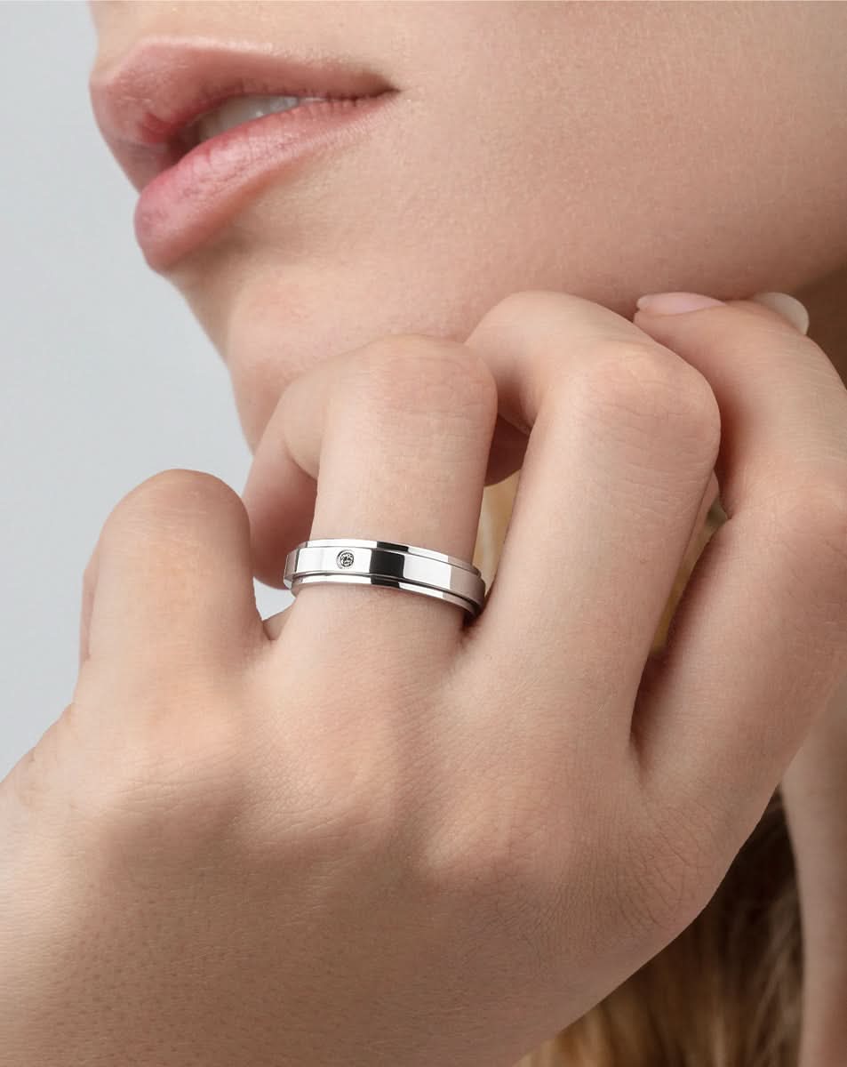 color: White Gold