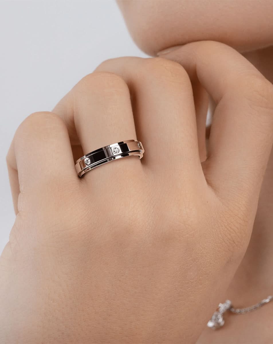 color: White Gold