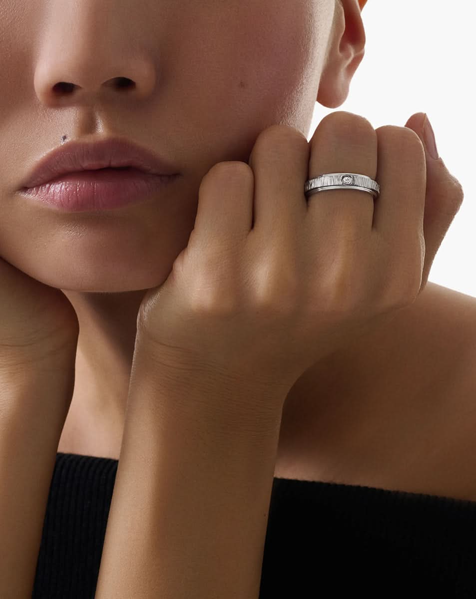 color: White Gold