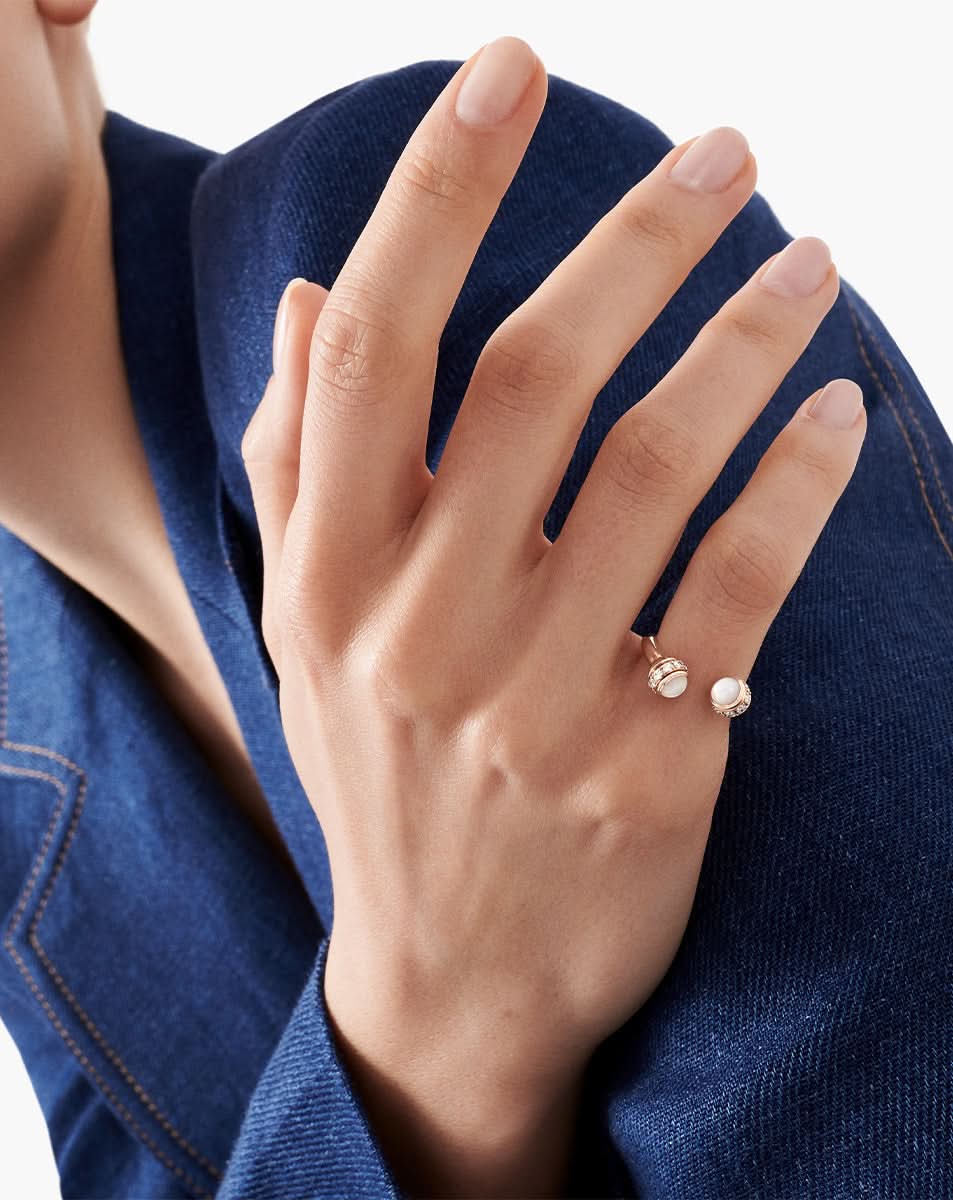 color: Rose Gold