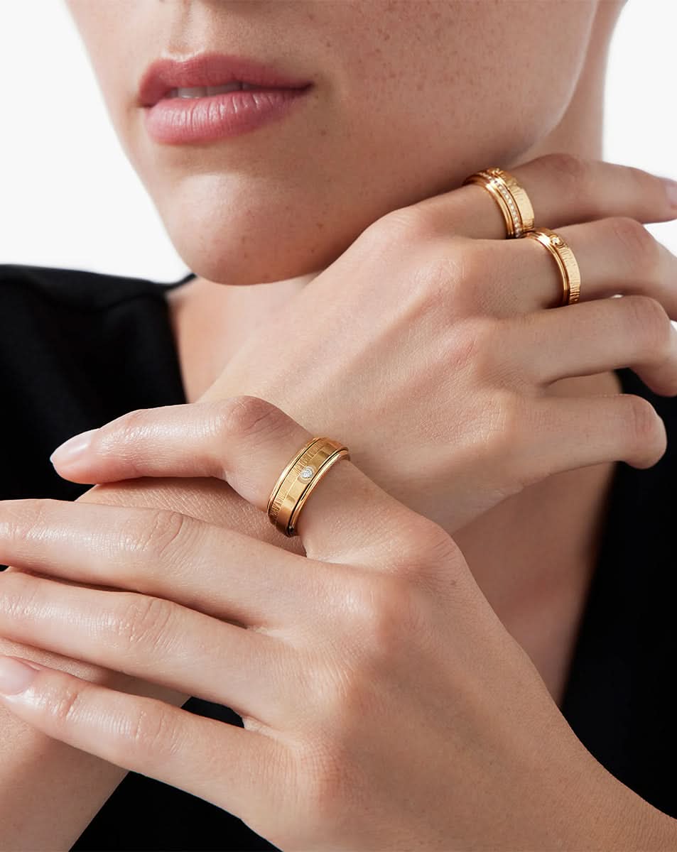 color: Rose Gold