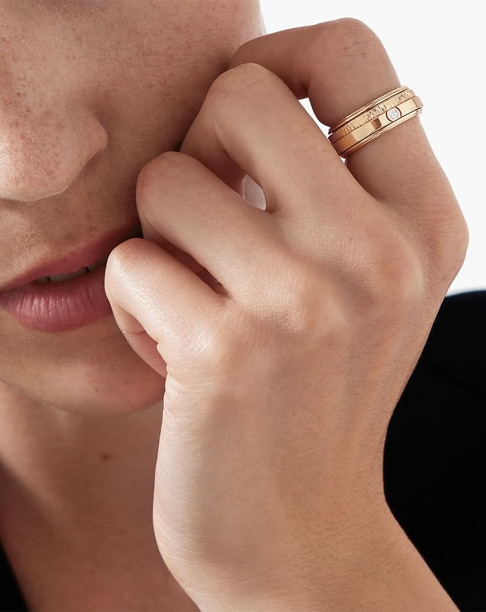 color: Rose Gold